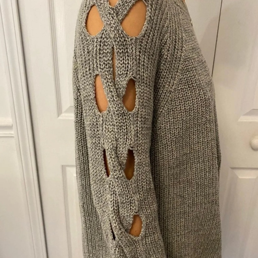 Sweater - Picture 4 of 4